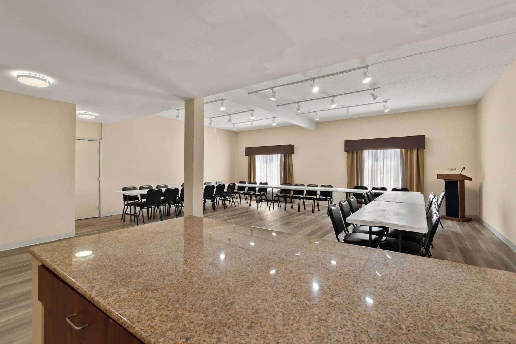 Ramada By Wyndham Harrisburg/Hershey Area Экстерьер фото